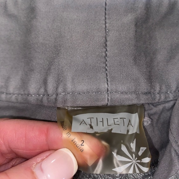 ATHLETA CARGO STYLE SHORTS. Size 2 - Picture 5 of 7